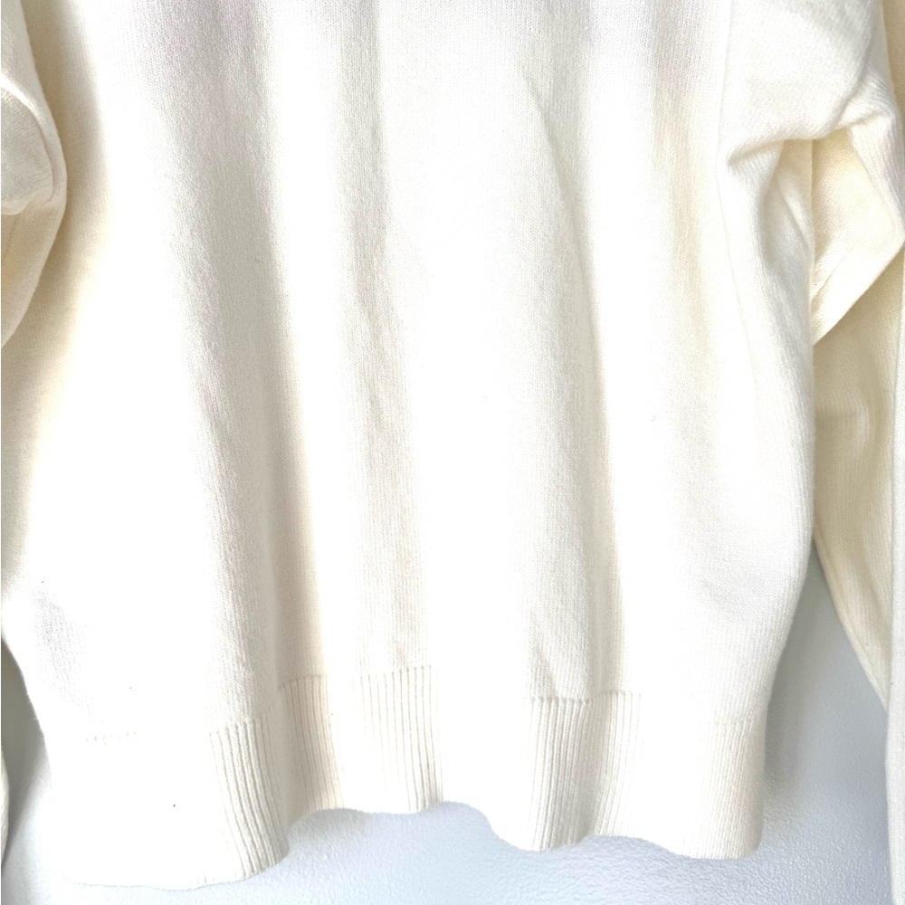 33 Degrees White Sweater with Red LOVE Design Size Small - Picture 6 of 7